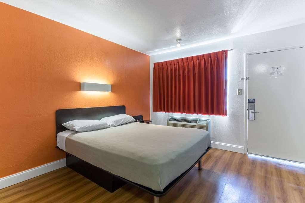 Motel 6 - Pensacola West Ferry Pass