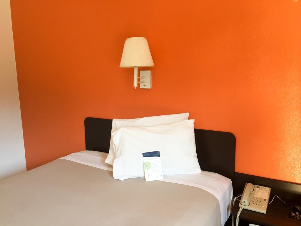 Motel 6 - Pensacola West