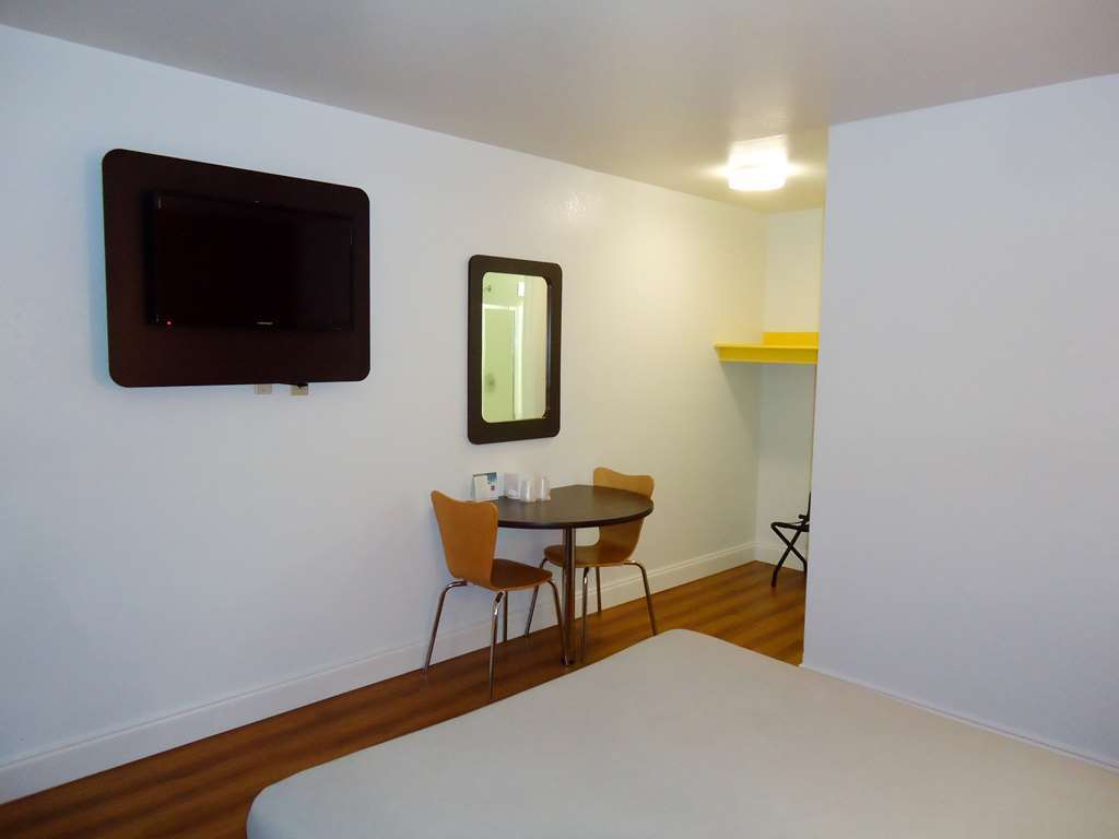 Motel 6 - Pensacola West 2*