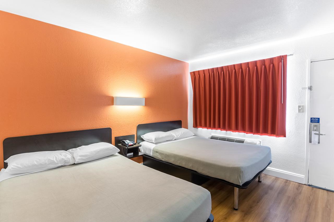 Motel 6 - Pensacola West 2*