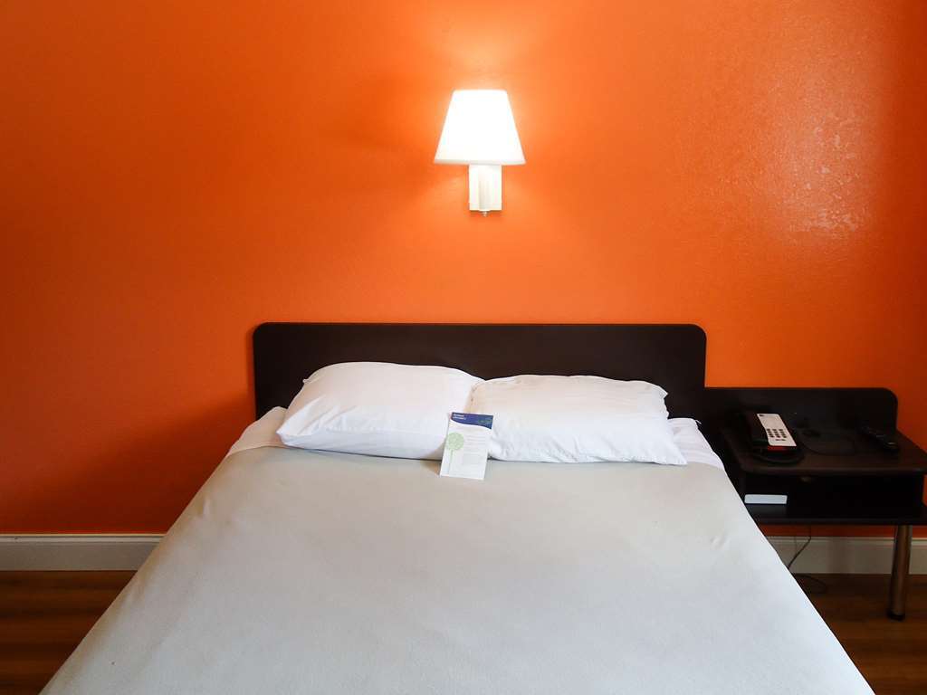 6 - Pensacola West Motel Ferry Pass